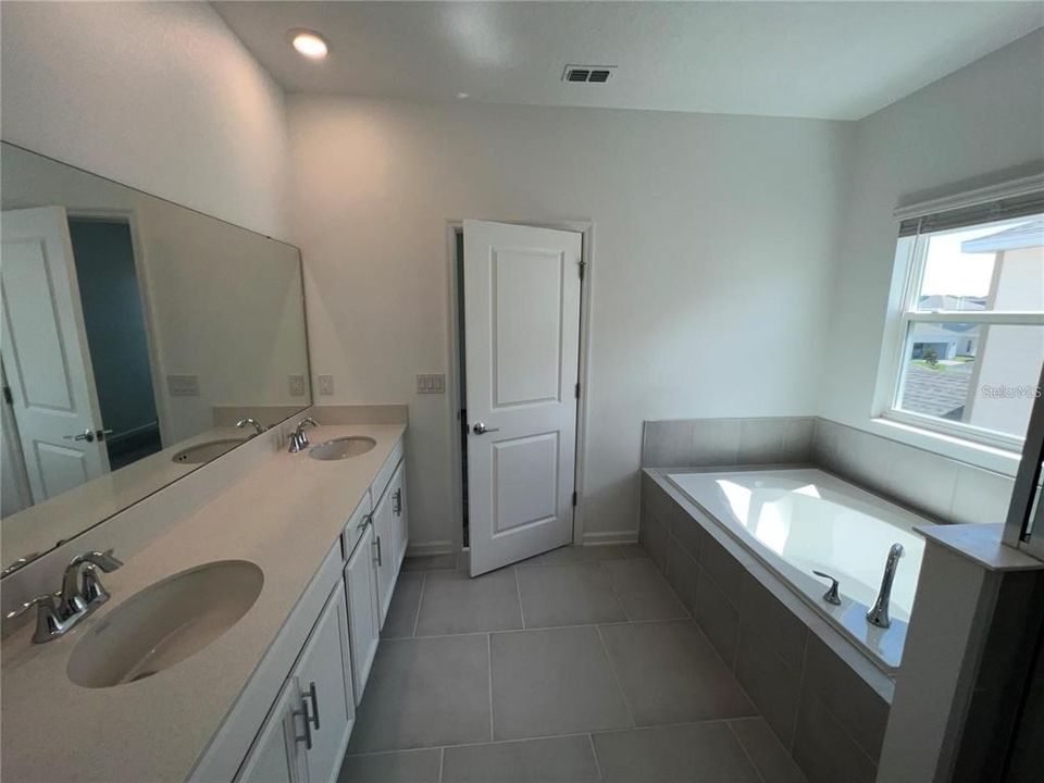 For Rent: $2,295 (4 beds, 2 baths, 2204 Square Feet)