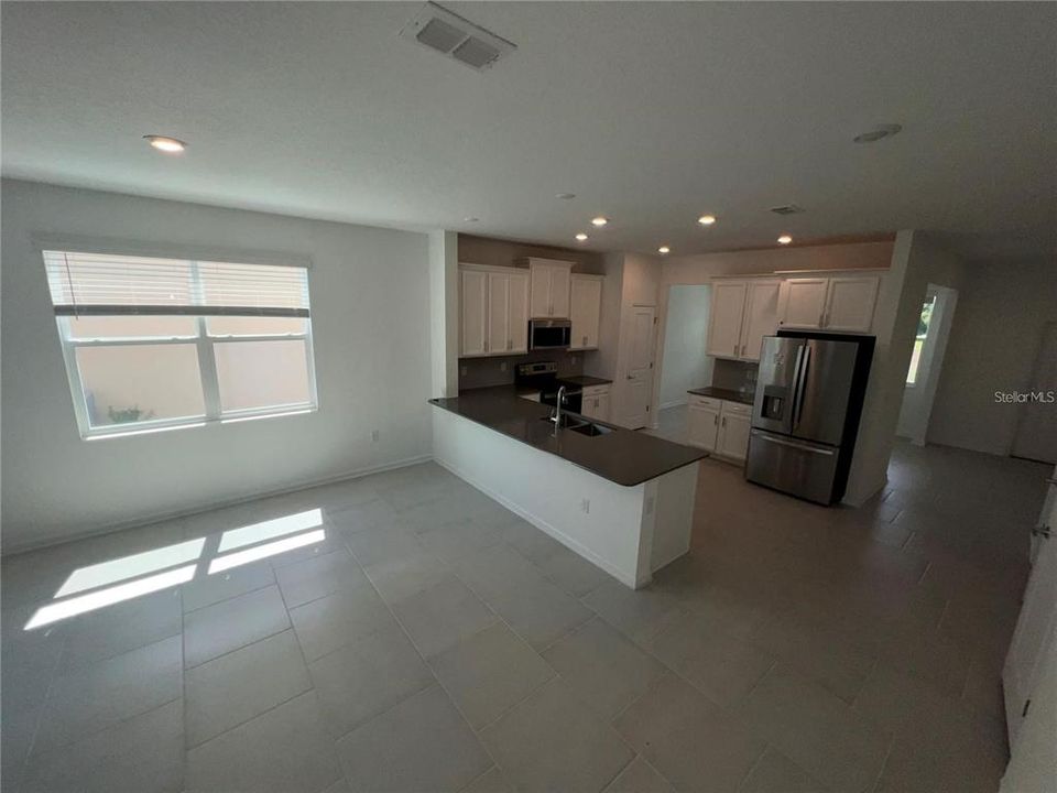 For Rent: $2,295 (4 beds, 2 baths, 2204 Square Feet)