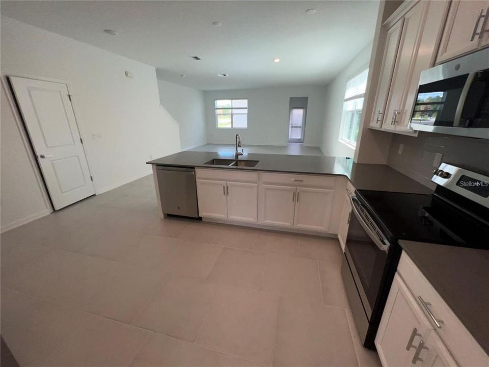 For Rent: $2,295 (4 beds, 2 baths, 2204 Square Feet)