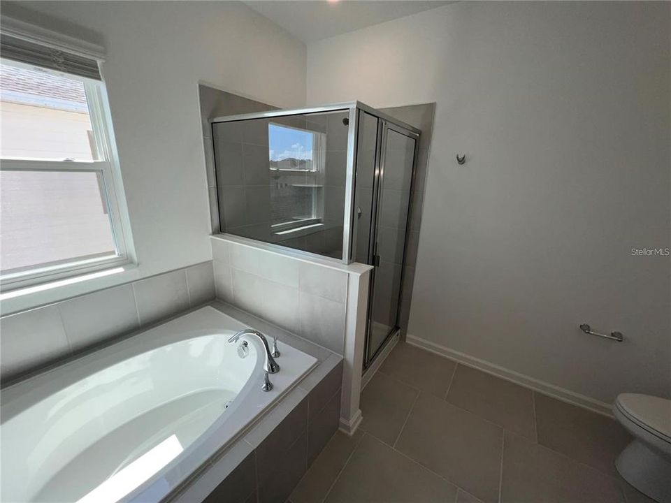 For Rent: $2,295 (4 beds, 2 baths, 2204 Square Feet)