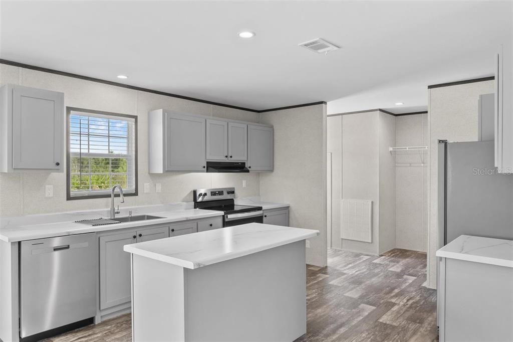 待售: $329,900 (5 贝兹, 2 浴室, 2184 平方英尺)