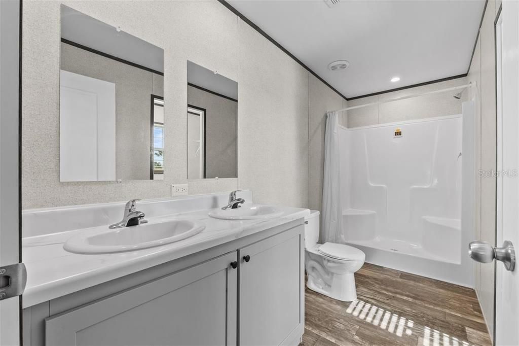 待售: $329,900 (5 贝兹, 2 浴室, 2184 平方英尺)