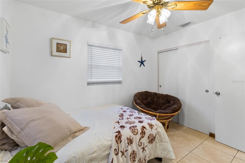 For Sale: $349,000 (2 beds, 1 baths, 879 Square Feet)