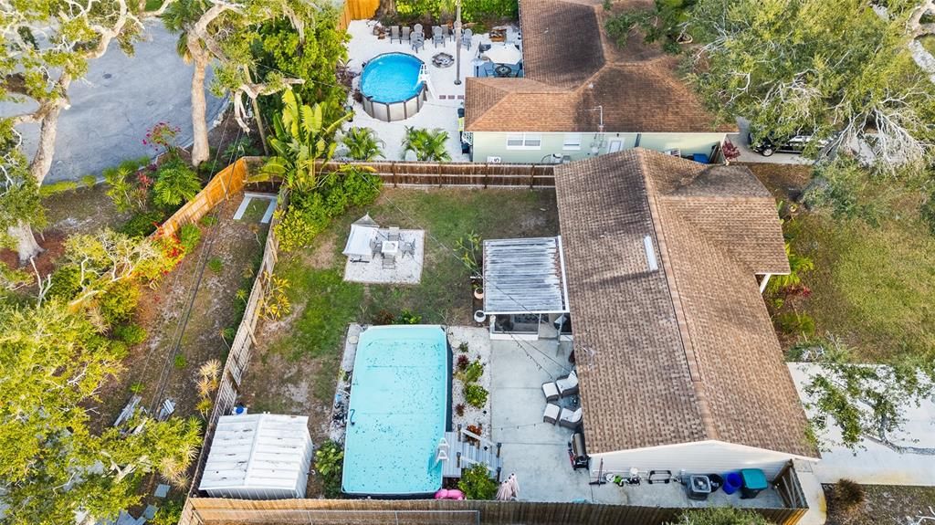 For Sale: $349,000 (2 beds, 1 baths, 879 Square Feet)