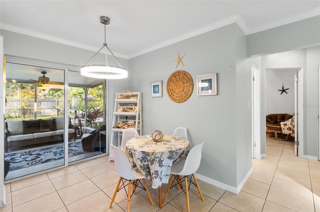 For Sale: $349,000 (2 beds, 1 baths, 879 Square Feet)