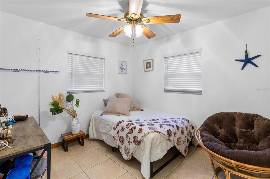 For Sale: $349,000 (2 beds, 1 baths, 879 Square Feet)