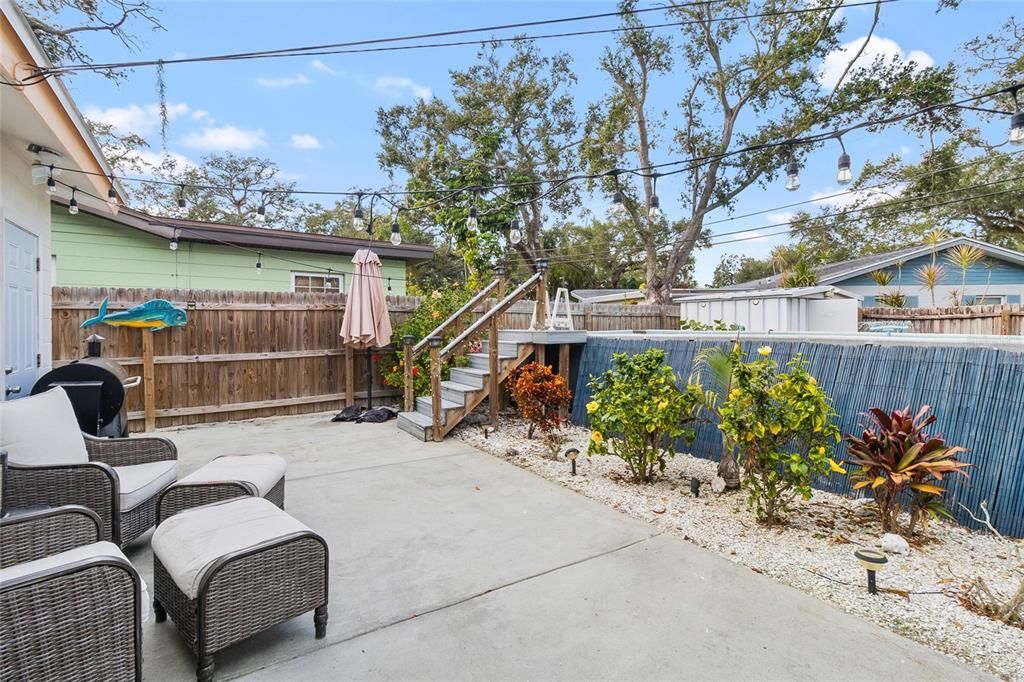 For Sale: $349,000 (2 beds, 1 baths, 879 Square Feet)