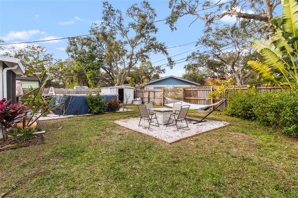 For Sale: $349,000 (2 beds, 1 baths, 879 Square Feet)