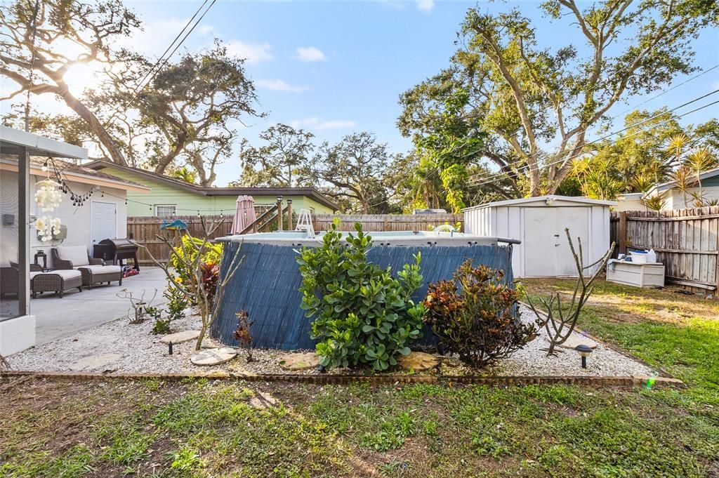 For Sale: $349,000 (2 beds, 1 baths, 879 Square Feet)