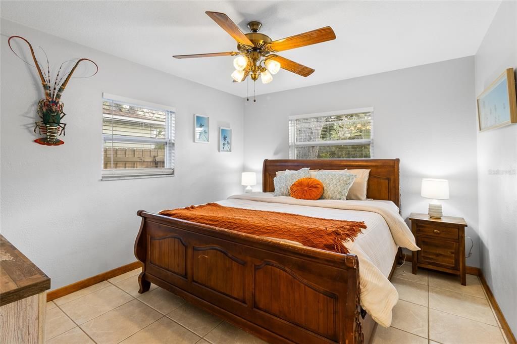 For Sale: $349,000 (2 beds, 1 baths, 879 Square Feet)