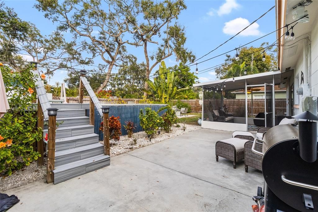 For Sale: $349,000 (2 beds, 1 baths, 879 Square Feet)