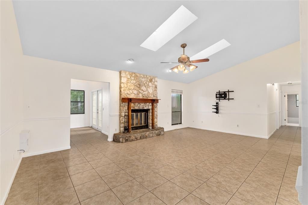 For Sale: $289,900 (3 beds, 2 baths, 1808 Square Feet)