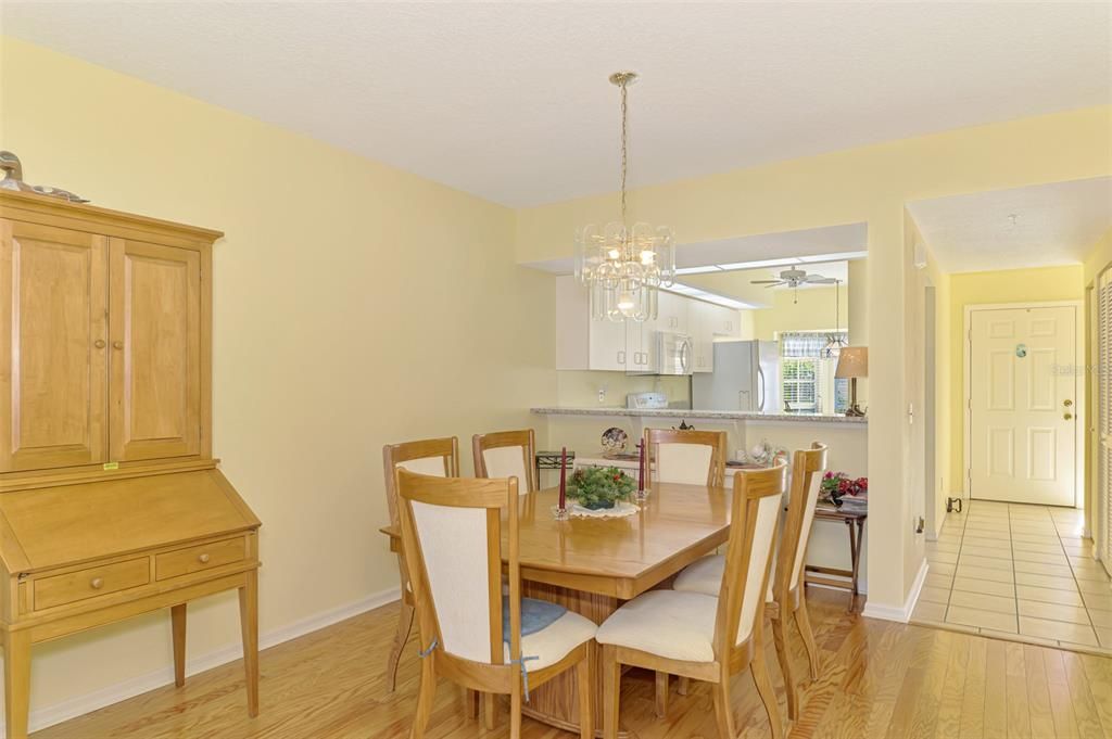 待售: $209,000 (2 贝兹, 2 浴室, 1176 平方英尺)