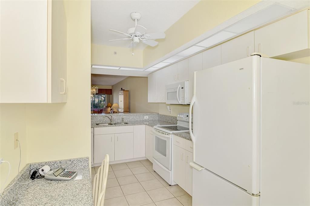 待售: $209,000 (2 贝兹, 2 浴室, 1176 平方英尺)