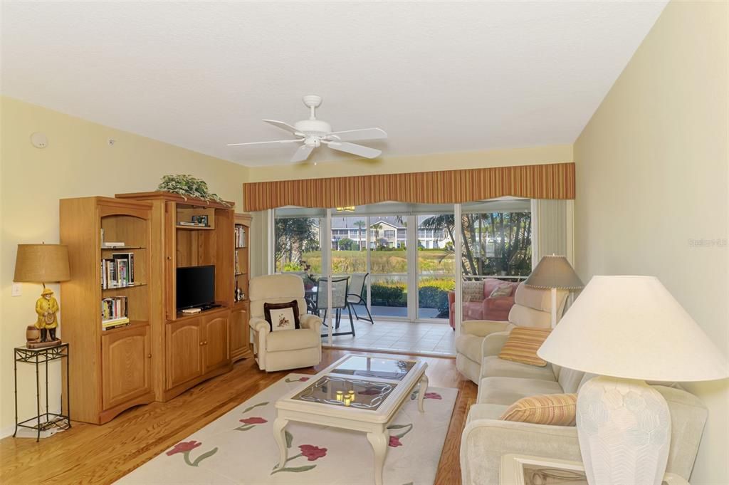 待售: $209,000 (2 贝兹, 2 浴室, 1176 平方英尺)