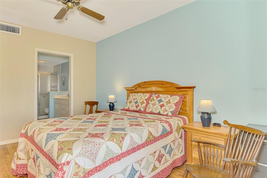 待售: $209,000 (2 贝兹, 2 浴室, 1176 平方英尺)