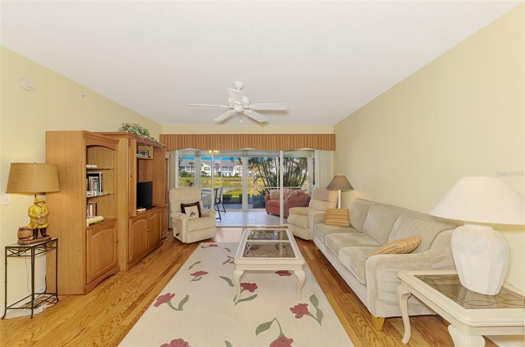 待售: $209,000 (2 贝兹, 2 浴室, 1176 平方英尺)