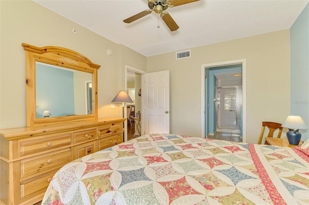 待售: $209,000 (2 贝兹, 2 浴室, 1176 平方英尺)