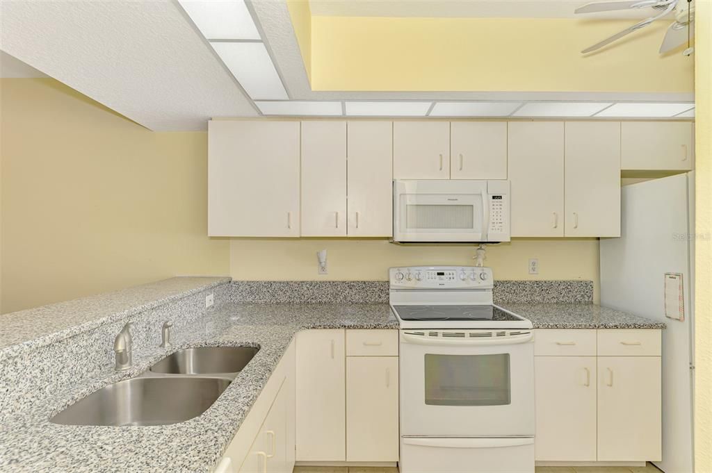 待售: $209,000 (2 贝兹, 2 浴室, 1176 平方英尺)