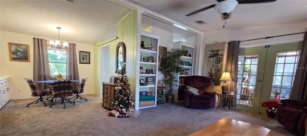 For Sale: $184,900 (2 beds, 2 baths, 1428 Square Feet)