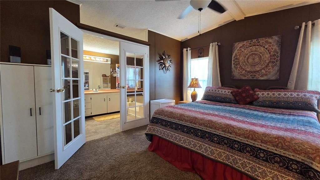 For Sale: $184,900 (2 beds, 2 baths, 1428 Square Feet)