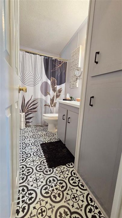 For Sale: $184,900 (2 beds, 2 baths, 1428 Square Feet)