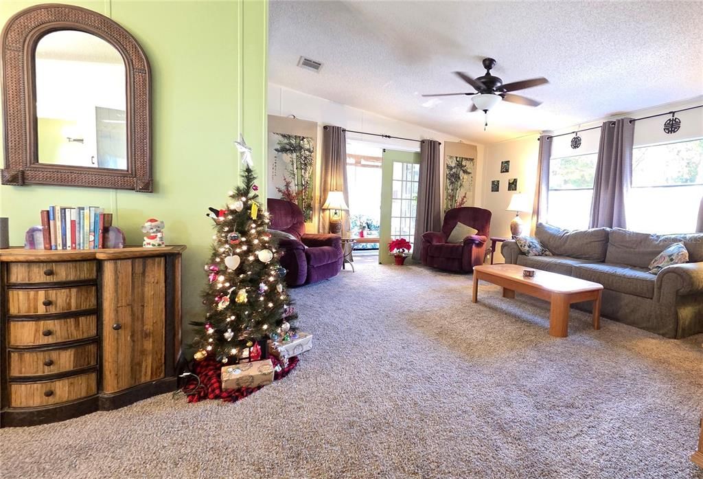 For Sale: $184,900 (2 beds, 2 baths, 1428 Square Feet)