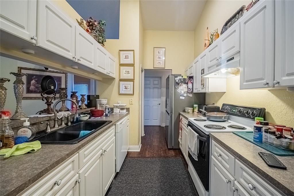 For Sale: $315,000 (3 beds, 2 baths, 1611 Square Feet)