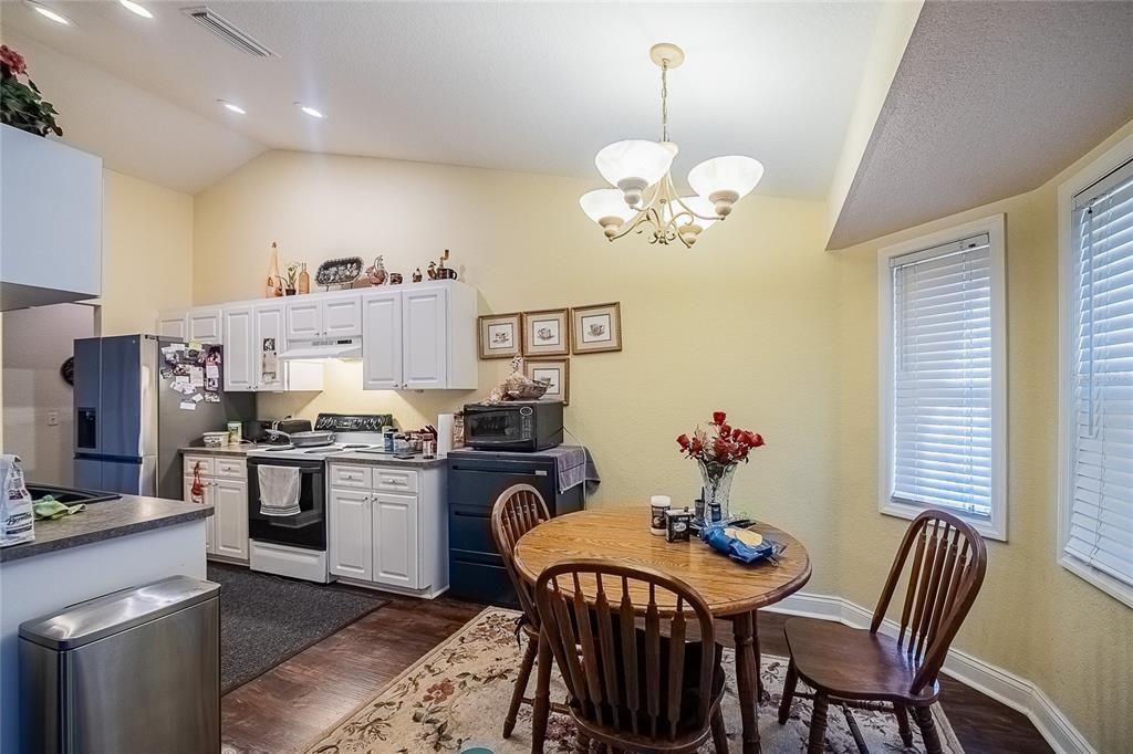 For Sale: $315,000 (3 beds, 2 baths, 1611 Square Feet)