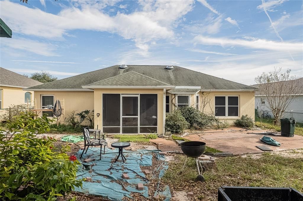 For Sale: $315,000 (3 beds, 2 baths, 1611 Square Feet)