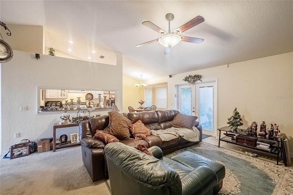 For Sale: $315,000 (3 beds, 2 baths, 1611 Square Feet)