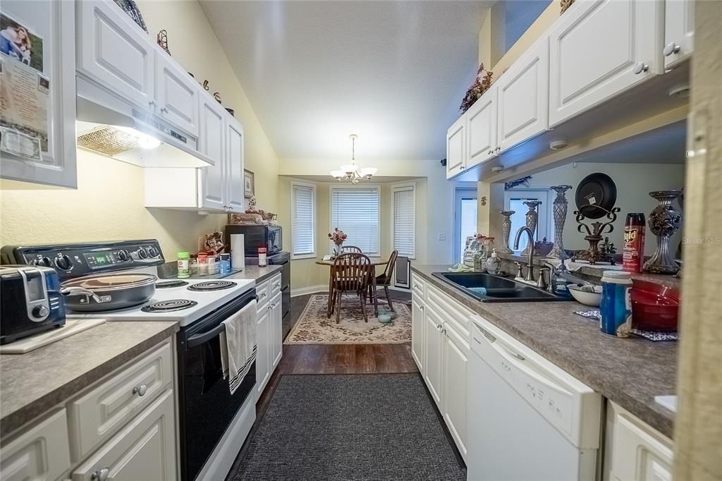 For Sale: $315,000 (3 beds, 2 baths, 1611 Square Feet)