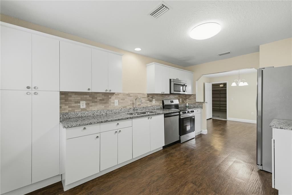 For Sale: $198,800 (3 beds, 2 baths, 1291 Square Feet)