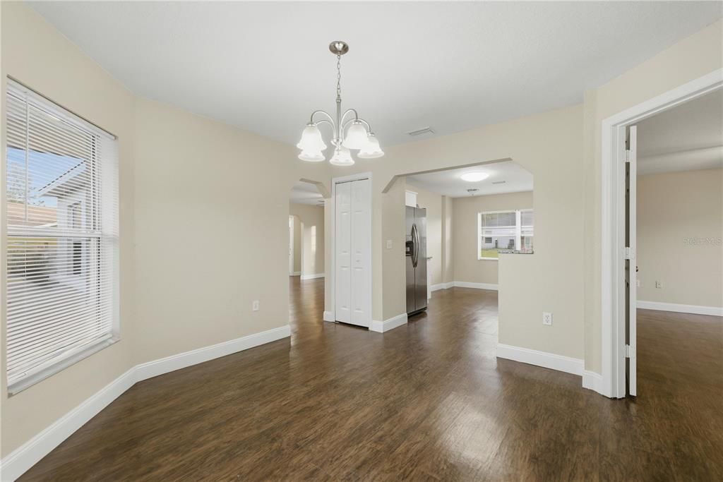 For Sale: $198,800 (3 beds, 2 baths, 1291 Square Feet)