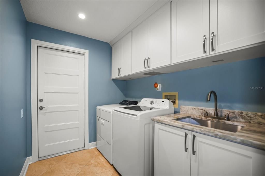 For Sale: $825,000 (3 beds, 2 baths, 2502 Square Feet)