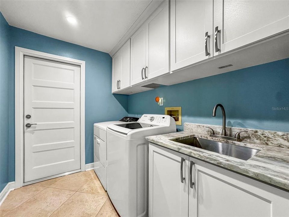 For Sale: $825,000 (3 beds, 2 baths, 2502 Square Feet)