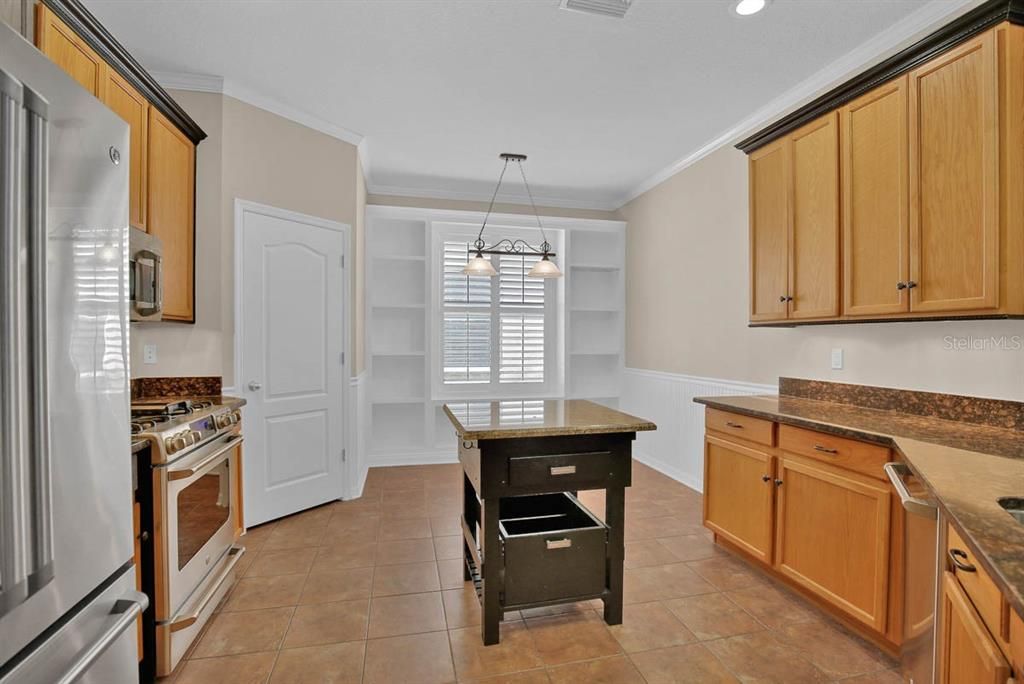For Rent: $2,750 (3 beds, 2 baths, 2128 Square Feet)