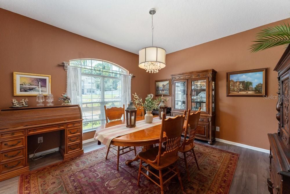 For Sale: $665,000 (5 beds, 4 baths, 4094 Square Feet)