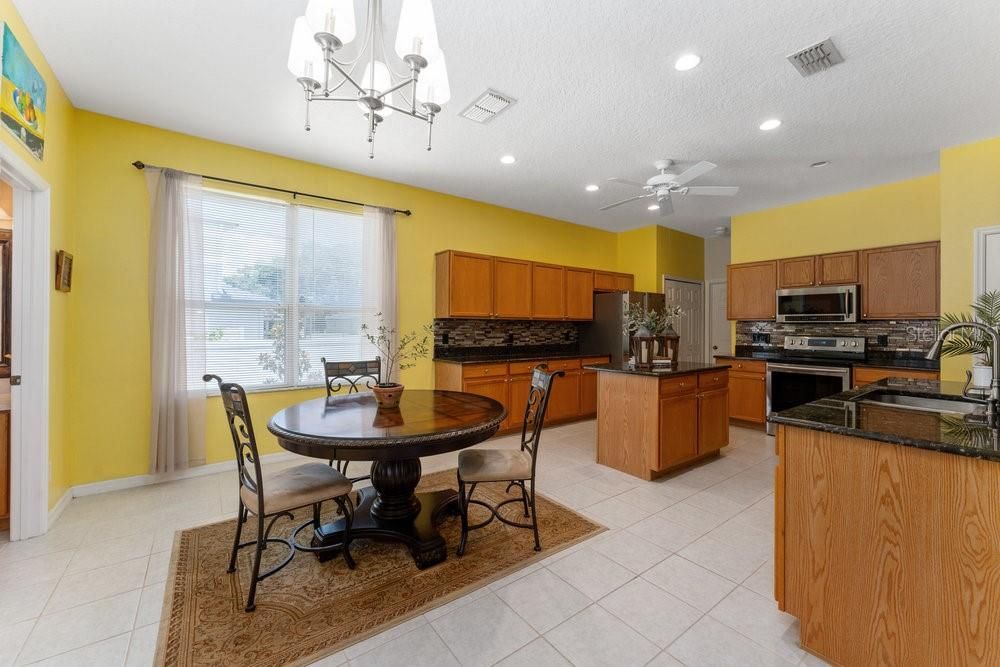 For Sale: $665,000 (5 beds, 4 baths, 4094 Square Feet)