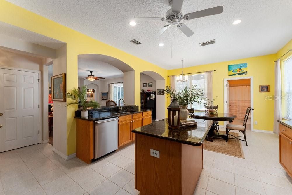 For Sale: $665,000 (5 beds, 4 baths, 4094 Square Feet)