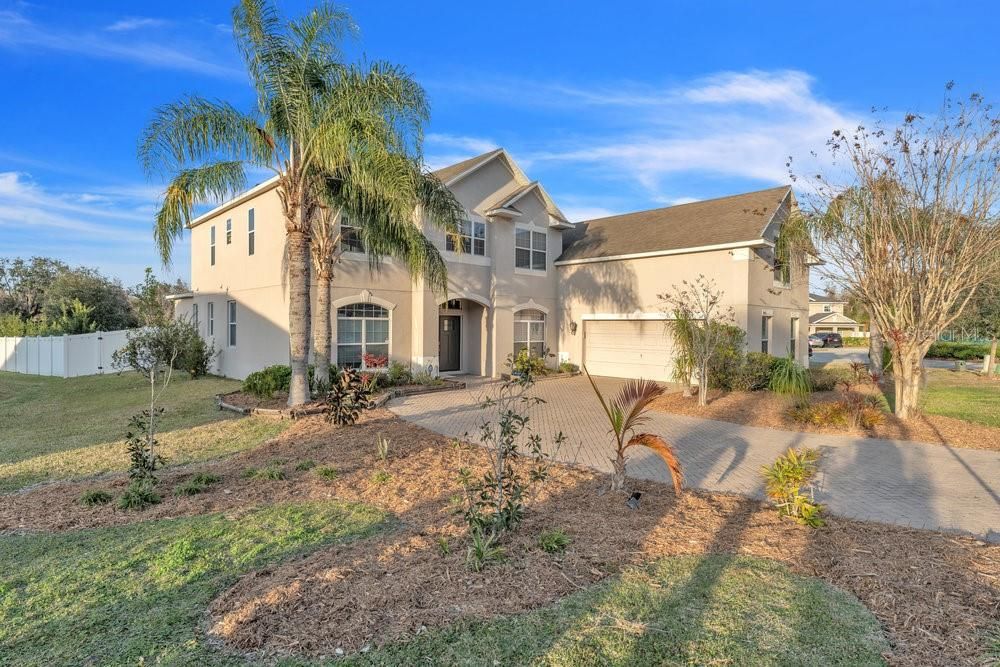 For Sale: $665,000 (5 beds, 4 baths, 4094 Square Feet)