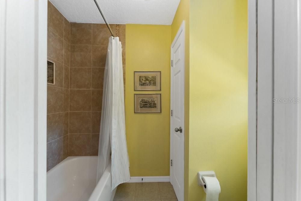 For Sale: $665,000 (5 beds, 4 baths, 4094 Square Feet)