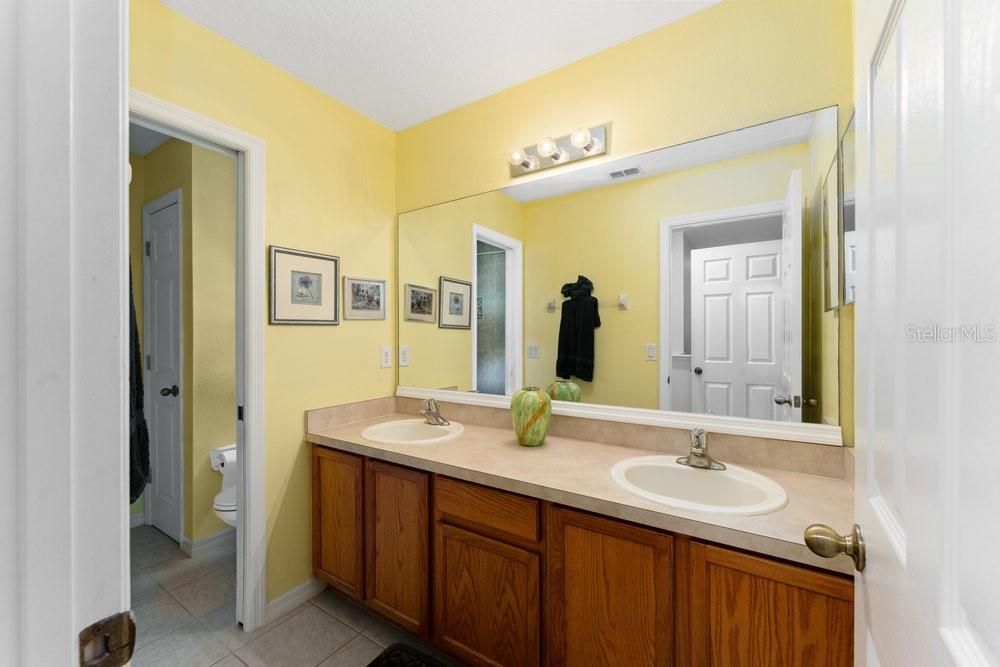 For Sale: $665,000 (5 beds, 4 baths, 4094 Square Feet)