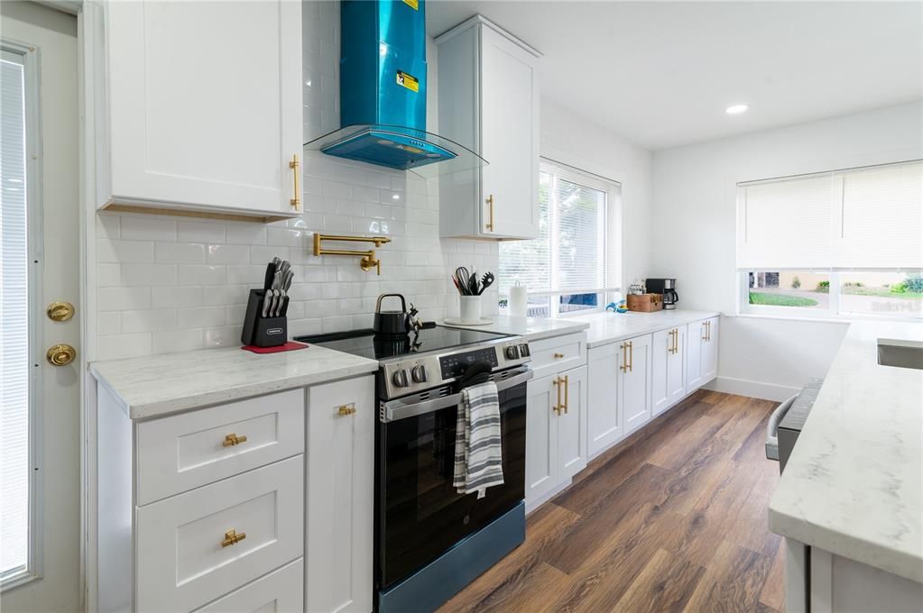 For Sale: $649,900 (2 beds, 2 baths, 1762 Square Feet)