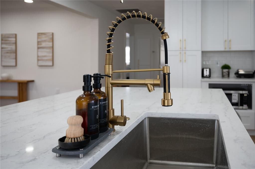 For Sale: $649,900 (2 beds, 2 baths, 1762 Square Feet)