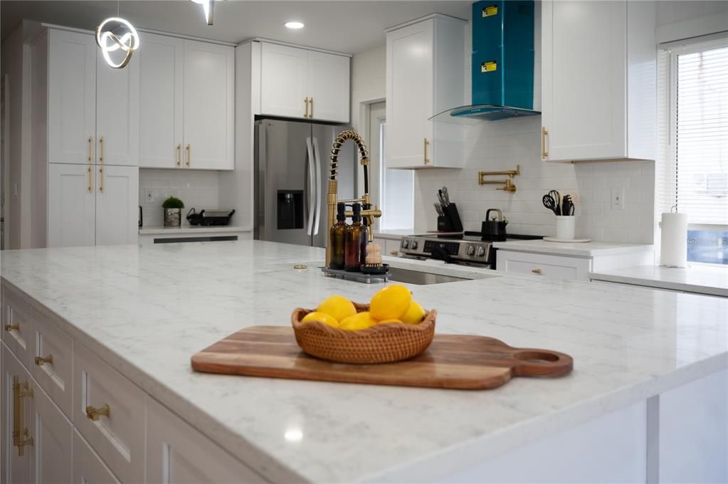 For Sale: $649,900 (2 beds, 2 baths, 1762 Square Feet)