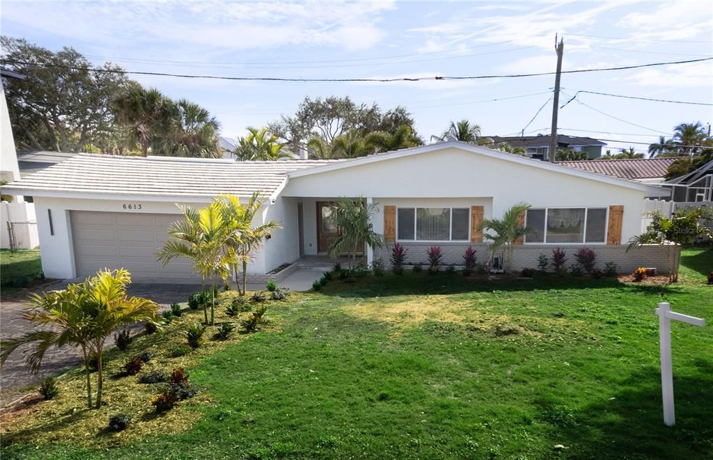 For Sale: $649,900 (2 beds, 2 baths, 1762 Square Feet)