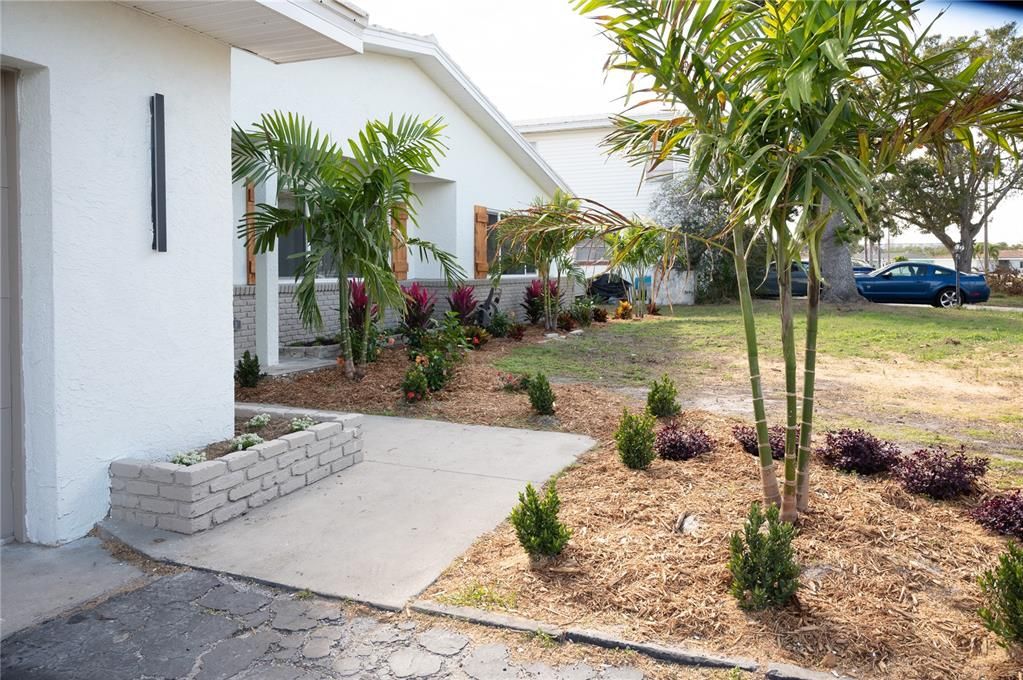 For Sale: $649,900 (2 beds, 2 baths, 1762 Square Feet)