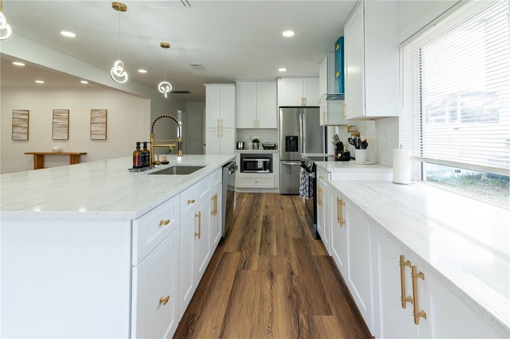 For Sale: $649,900 (2 beds, 2 baths, 1762 Square Feet)