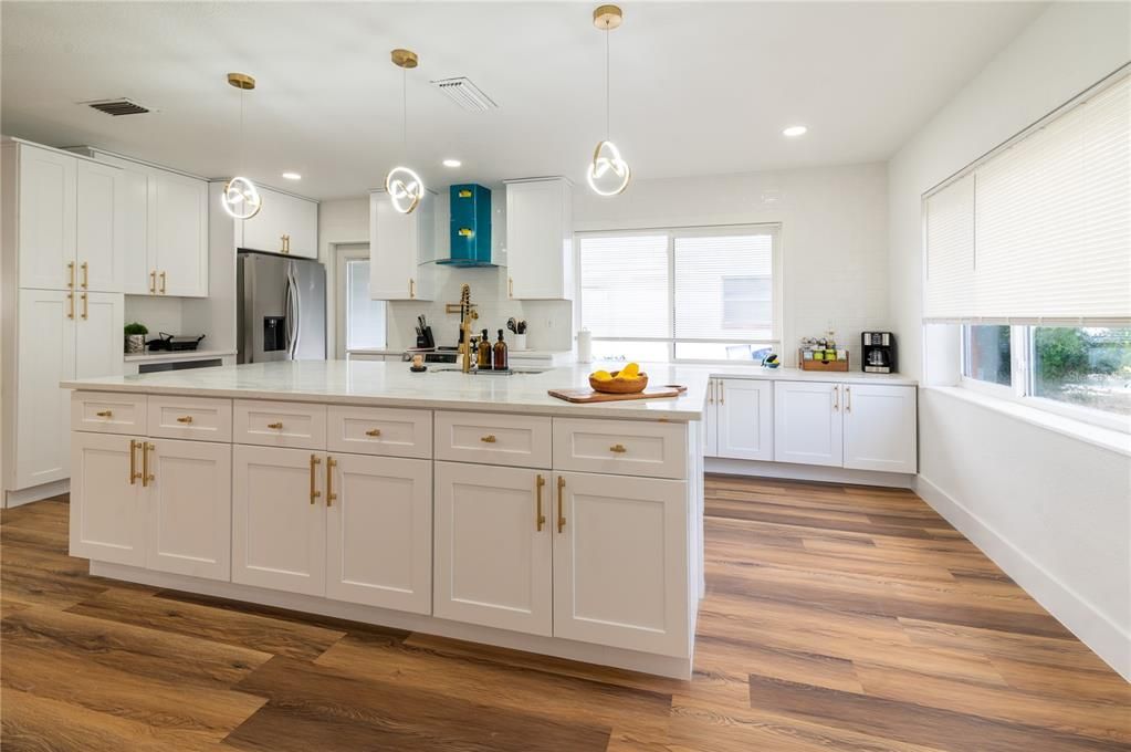 For Sale: $649,900 (2 beds, 2 baths, 1762 Square Feet)